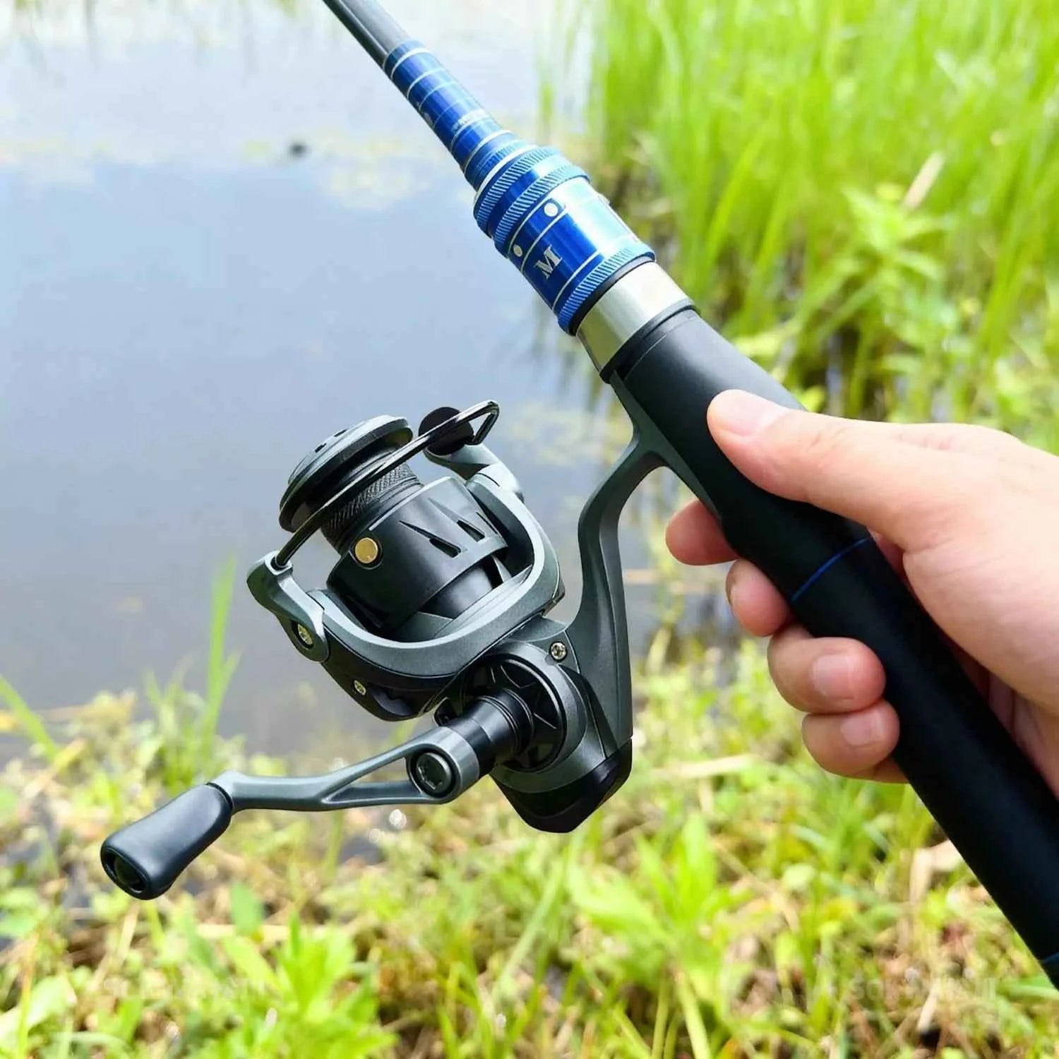 Lightweight Carbon Fiber Arm Spinning Fishing Reel - Smooth Casting for Surf & Pan-Water Angling