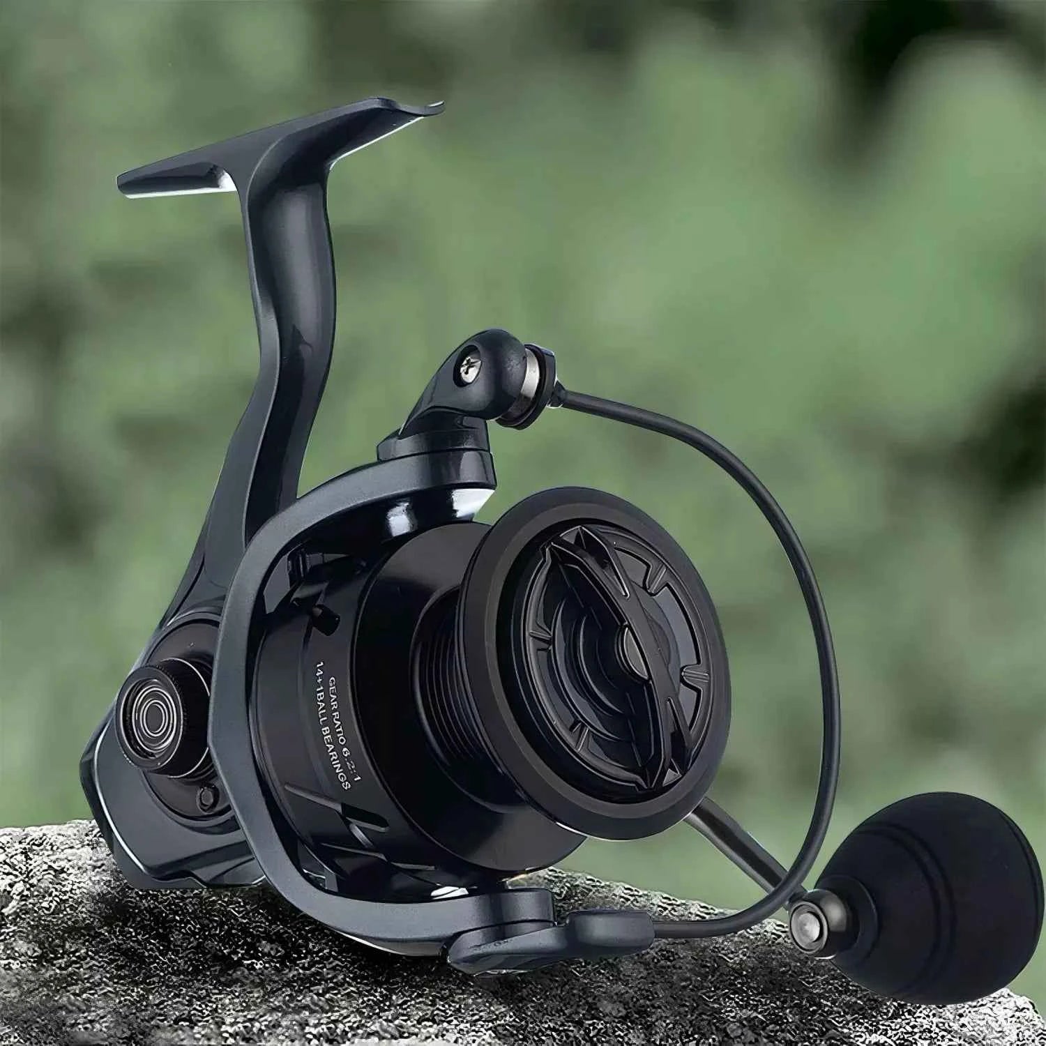 High-Speed Spin Reel with Shallow Spool – Smooth Retrieval for Saltwater & Freshwater Fishing, Ideal for Long Casting